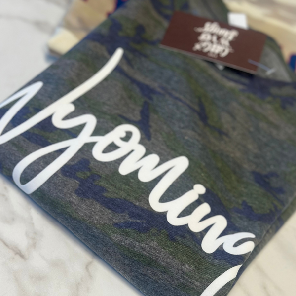WOMEN's Boxy LAT Vintage Camo /Puff Wyoming Script